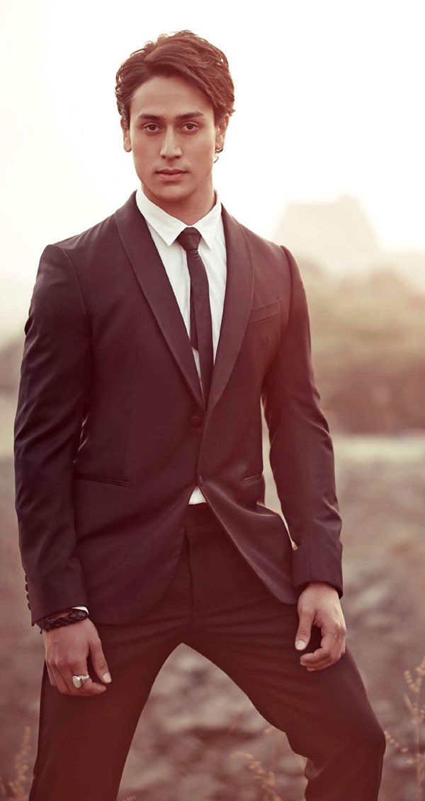 celebs dressing sense,dressing style of celebs,bollywood celebs,virat kohli,shahrukh khan,varun dhawan,tiger shroff,shahid kapoor,ayushman khurana,arjun kapoor,diljit dosanjh,sushant singh,ranbir kapoor