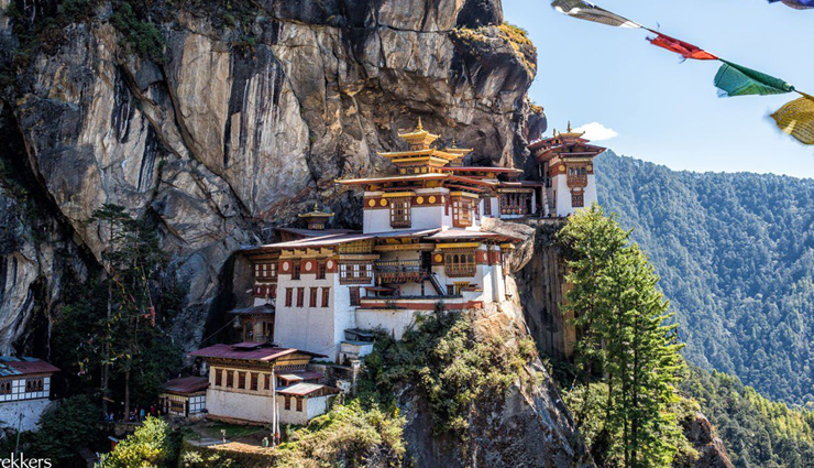 buddhist temples around the world,beautiful buddhist temples,famous buddhist temples,top buddhist temples to visit,buddhist temple travel destinations,shwedagon pagoda myanmar,tigers nest bhutan,todaiji temple japan,ulun danu bratan bali,lama temple beijing