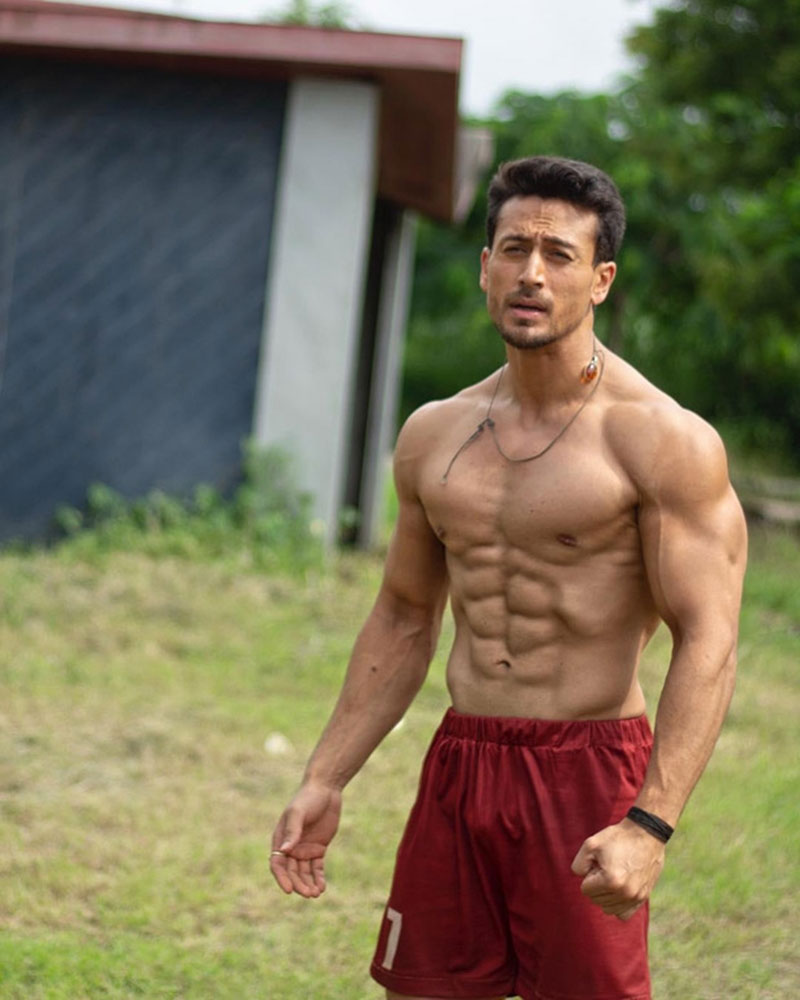 tiger shroff,student of the year 2,ripped abs,entertainment news