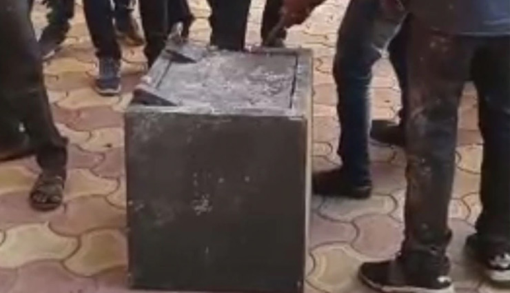 pune,shop,sugarcane,vault,news