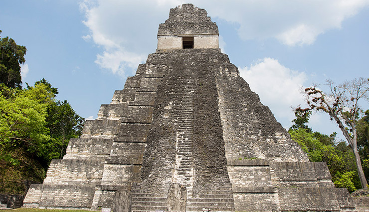 holidays,taj mahal,10 famous historic sites around the world,historic sites,historical places around the world,wander lust,places to be visited around the world,machu picchu,tikal,the pyramids at giza,angkor wat,petra,stonehenge,the colosseum and forum,the parthenon,easter island