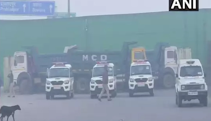 Farmers Tractor Rally: टिकरी बॉर्डर पर किसानों ने तोड़ा बैरिकेड, दिल्ली में घुसे