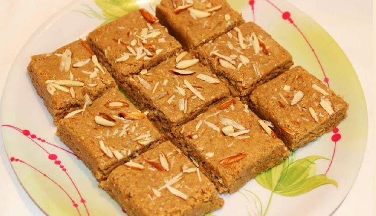 लोहड़ी स्पेशल : तिल की बर्फी से करें मेहमानों का स्वागत #Recipe
