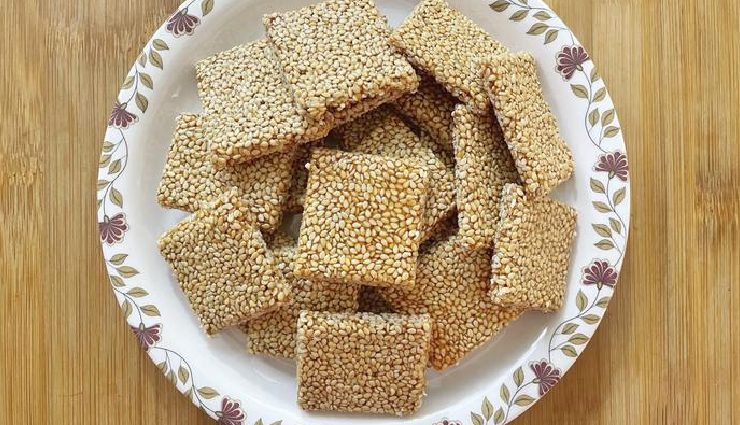 तिल चिक्की बनने में नहीं लगता ज्यादा वक्त, इस मिठाई से महक उठेगा मकर संक्रांति का पर्व #Recipe