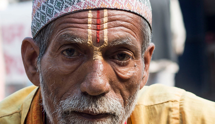 astrology tips,5 benefits of applying tilak on forehead,why tilak is important in hinduism,importance of applying tilak,astrology behind applying tilak