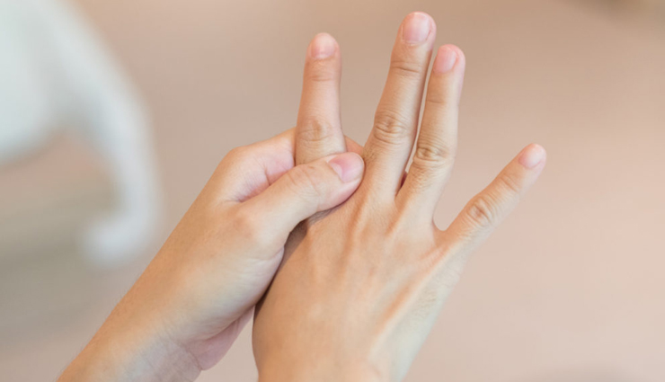 health warnings hands,signs of health issues hands,nail color health warning,swollen fingers health sign,tingling hands causes,dry skin health warning,hand shape deformities,health clues from hands,hands reveal health problems,health conditions visible in hands