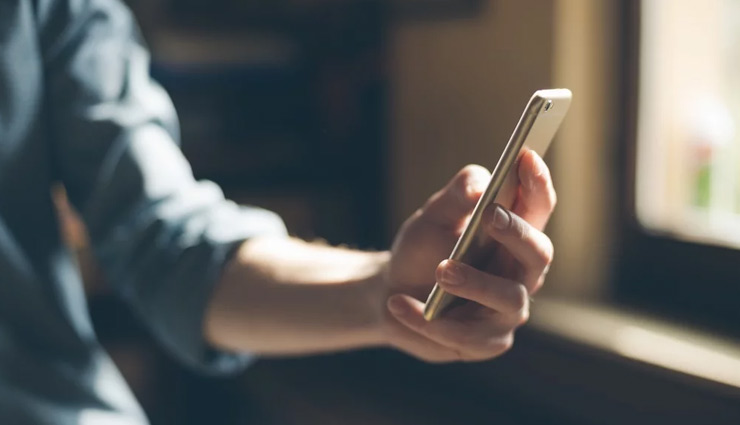 चाहते है लम्बे समय तक टिकी रहे आपके मोबाइल की बैटरी, यह जानकारी आपके लिए बहुत फायदेमंद phone battery last long,mobile phone tips