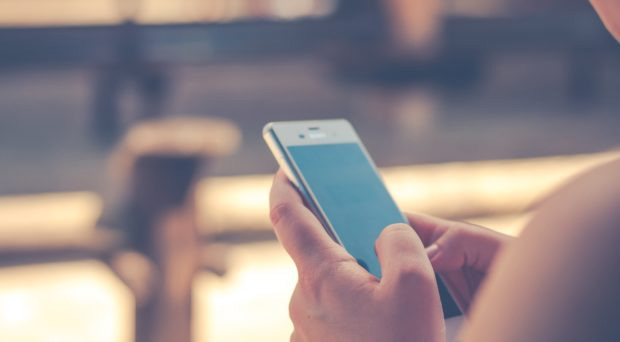 चाहते है लम्बे समय तक टिकी रहे आपके मोबाइल की बैटरी, यह जानकारी आपके लिए बहुत फायदेमंद phone battery last long,mobile phone tips