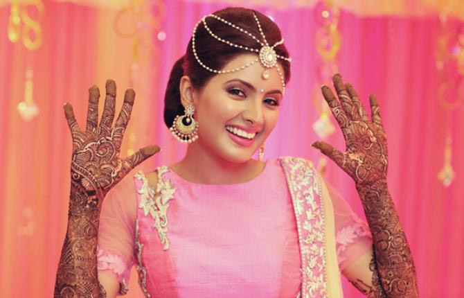 dark color mehndi,tips to get dark color mehndi,mehndi tips,applying mehndi tip,fashion tips