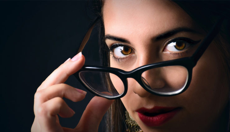 हटाना चाहते हैं आंखों से चश्मे का पहरा, बस करने होंगे ये 2 काम 