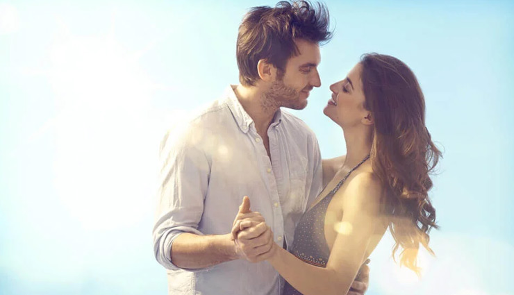 रूठे पार्टनर को मनाने के लिए आजमाए ये तरीके, दूर होगी हर शिकायत tips to impress your partner,upset partner,mates and me,relationship tips,relation with partner