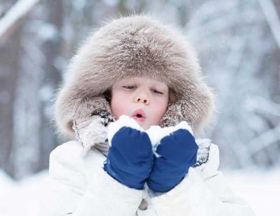 सर्दियों में इस तरह करें बच्चों की देखभाल और बचाए उन्हें बिमारियों से