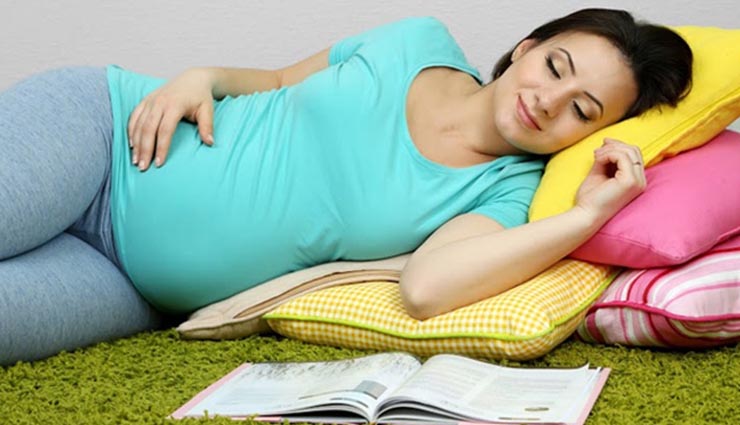 sleep in right position while pregnancy,health tips for pregnancy,Health tips ,गर्भावस्था के दौरान सोने का सही तरीका