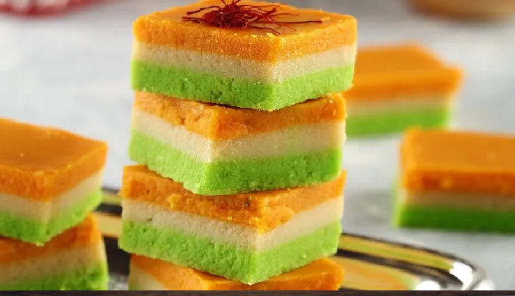 गणतंत्र दिवस पर ट्राई करके देखें तिरंगा खोया बर्फी, बच्चे हो या बड़े सबकी जुबां पर रहेगा इसका नाम #Recipe