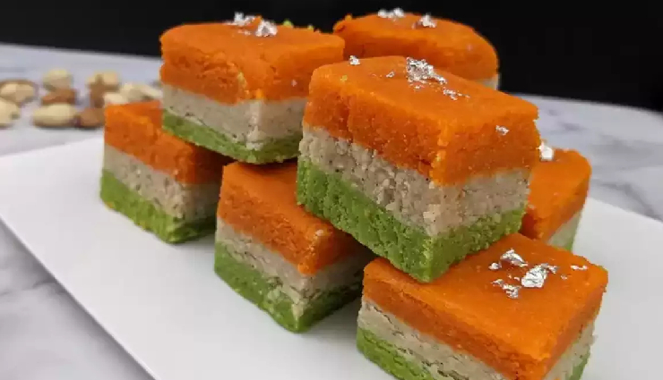 गणतंत्र दिवस पर ट्राई करके देखें तिरंगा खोया बर्फी, बच्चे हो या बड़े सबकी जुबां पर रहेगा इसका नाम #Recipe tiranga khoya barfi,tiranga khoya barfi ingredients,tiranga khoya barfi recipe,tiranga khoya barfi sweet dish,tiranga khoya barfi children,tiranga khoya barfi republic day,tiranga khoya barfi tasty