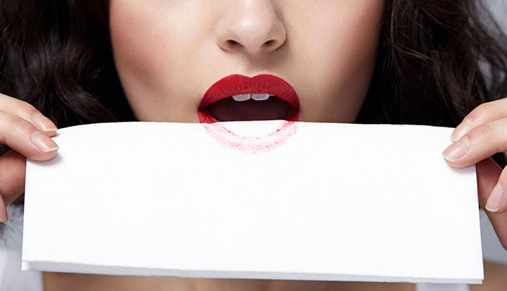 लिपस्टिक लगाते समय की गई ये गलतियां कर सकती हैं लुक को खराब, बरतें सावधानी lipstick,lipstick care tips,mistakes while doing lipstick,beauty,beauty tips