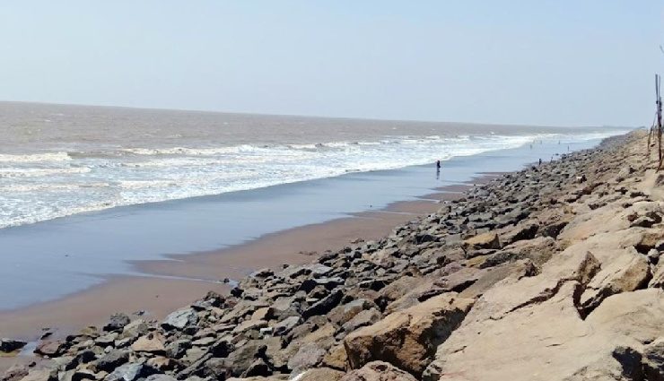 गुजरात की खूबसूरत बीचें, पार्टनर के साथ सुकून भरे पल बिताने के लिए बेहतरीन डेस्टिनेशन beautiful beaches in gujarat,gujarat beaches for couples,best beaches for peaceful moments,romantic beaches in gujarat,gujarat travel destinations,beach destinations in gujarat,best places for couples in gujarat,madhavpur beach,dwarka beach,mandvi beach,chowpati beach,peaceful beaches in gujarat