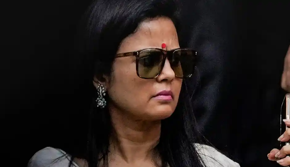 महुआ मोइत्रा की बढ़ी मुश्किलें, भारतीय सेना पर कथित टिप्पणी मामले में कोर्ट ने जारी किया गिरफ्तारी वारंट