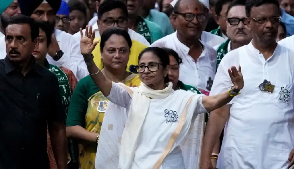 बंगाल में चुनावी तनाव चरम पर, ममता बनर्जी ने केंद्रीय बलों और चुनाव प्रक्रिया पर उठाए सवाल, लगाए गंभीर आरोप