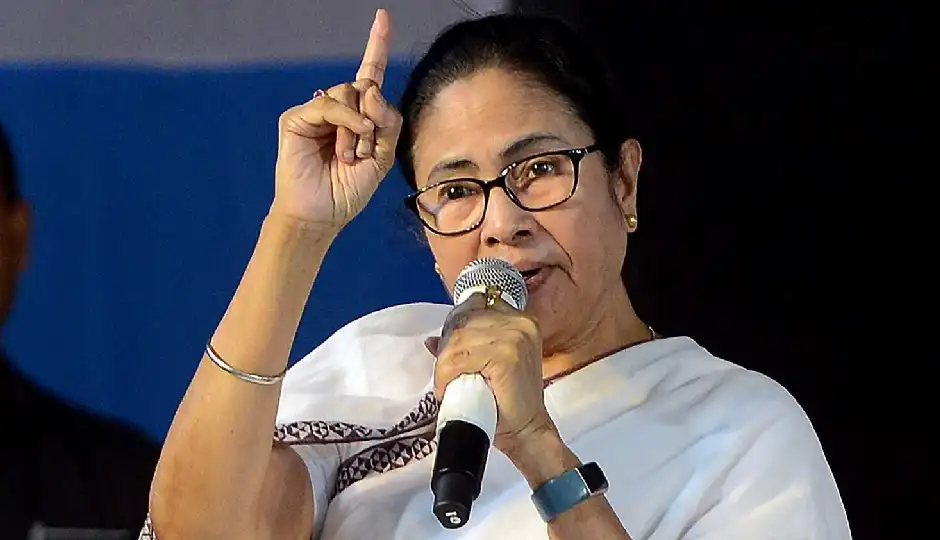 क्या TMC में बढ़ रही है बगावत? 50 विधायकों के अलग होने की चर्चाओं ने बढ़ाई ममता बनर्जी की चिंता