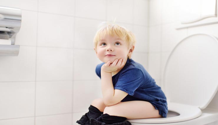 बच्चों को टॉयलेट ट्रेनिंग देना बहुत जरूरी, सिखाते समय रखें इन बातों का ध्यान