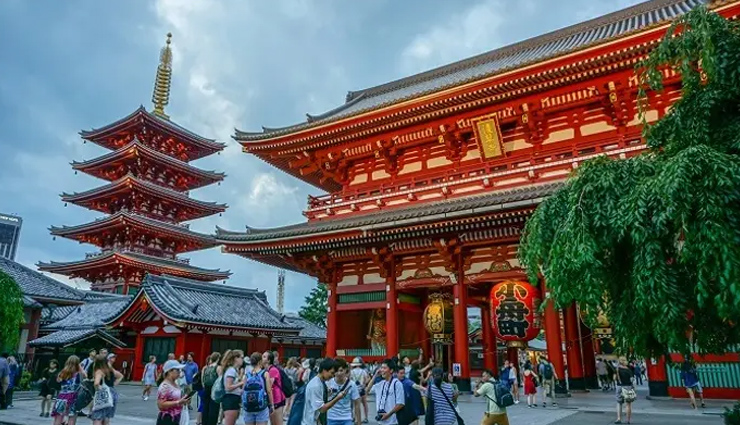 places in tokyo,tokyo,attractions in tokyo,tokyo imperial palace,tokyo tower,ashikaga flower park,lake ashinoko,sensoji temple