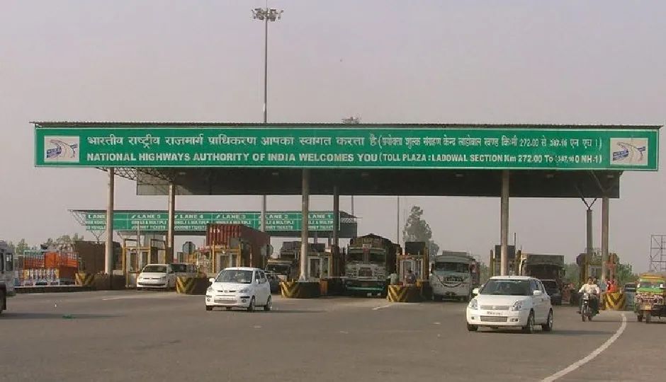 टोल प्लाजा पर अब कैश नहीं चलेगा! 1 अप्रैल से लागू होगा नया नियम, जानें किस चीज़ में मिलेगी राहत