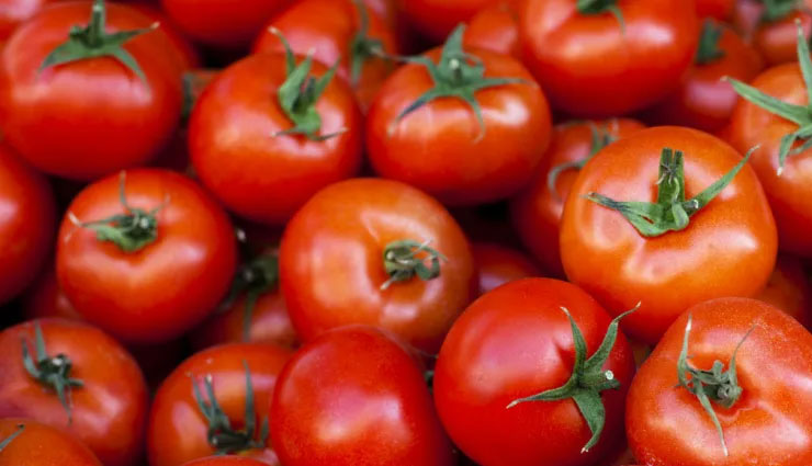 पाकिस्तान में टमाटर ने दिखाए अपने रंग, कीमत पहुंची 300 रुपये के पार