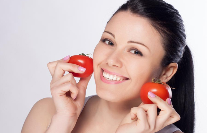 सेहत के साथ-साथ आपकी स्किन का भी ख्याल रखता है टमाटर, खूबसूरती बढ़ाने के लिए इस तरह करे इसका इस्तेमाल
