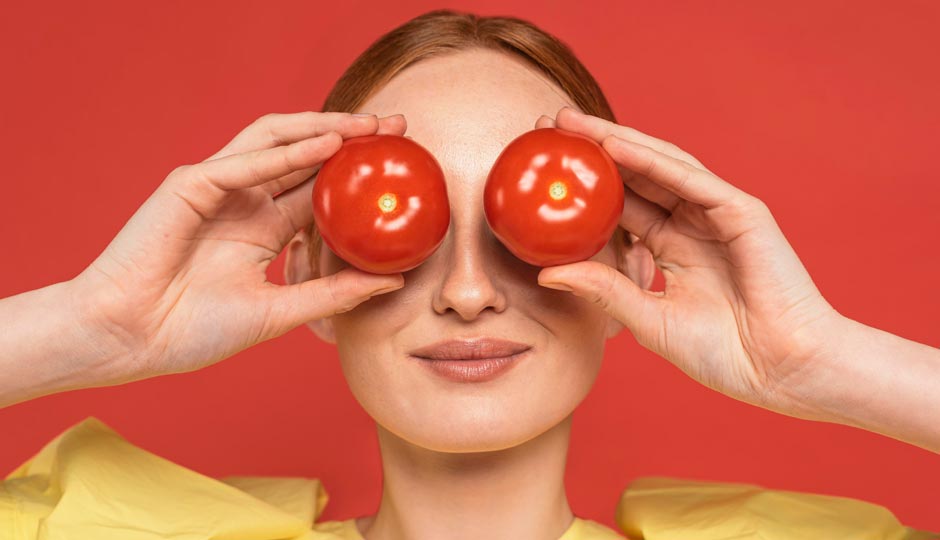 11 Amazing Benefits of Tomato for Skin and Hair