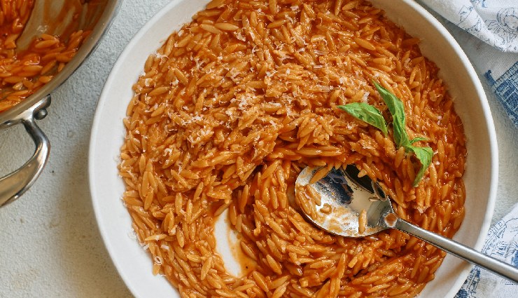 tomato orzo pasta,orzo pasta recipe,tomato pasta recipe,easy pasta recipes,one-pot pasta dish,how to make tomato orzo,creamy orzo pasta,simple pasta recipes,orzo with tomato sauce,quick dinner ideas,healthy pasta recipes,orzo recipes,italian pasta dish,vegetarian pasta,orzo pasta with fresh tomatoes,homemade orzo pasta