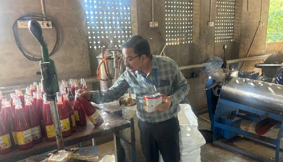जयपुर में नकली सॉस फैक्ट्री का भंडाफोड़, सड़ी-गली गाजर और केमिकल से बन रहा था सॉस, 500 किलो जब्त