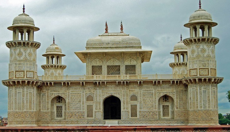 best places to visit in agra,top tourist spots in agra,must-visit places in agra uttar pradesh,agra tourist attractions,historical monuments in agra,places to visit near taj mahal,famous mughal architecture in agra,agra fort sound and light show,fatehpur sikri attractions,best mughlai restaurants in agra