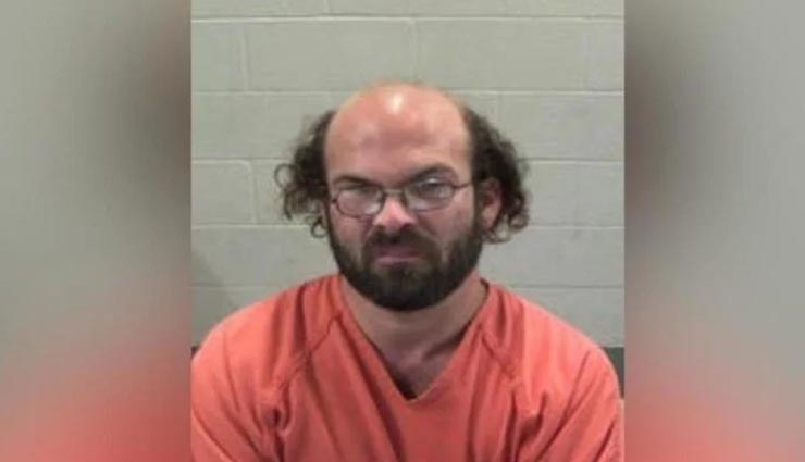 weird news,weird incident,man walked 350 km for physical relationship,relationship with 14 years old girl