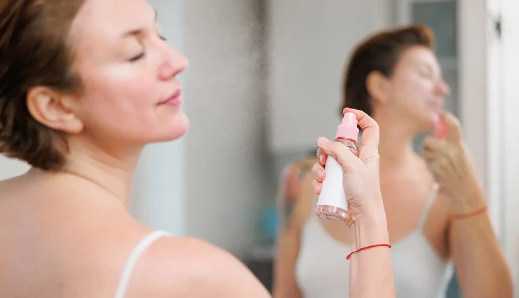 tea benefits for skin,tea for hair growth,green tea for acne,black tea for hair shine,herbal tea skincare,tea rinse for hair,tea face mask,natural anti-aging remedies,diy tea beauty tips,chamomile tea for skin,hibiscus tea for hair