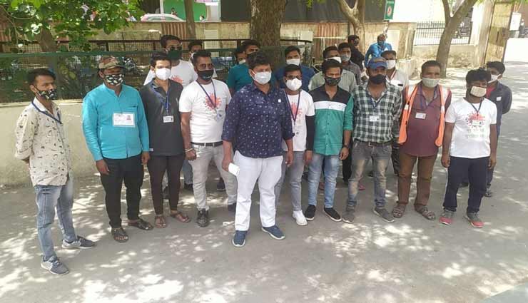 टोंक : सफाईकर्मी से मारपीट पर कलेक्टर को सौंपा ज्ञापन, नहीं पकडे गए आरोपी तो होगी हड़ताल