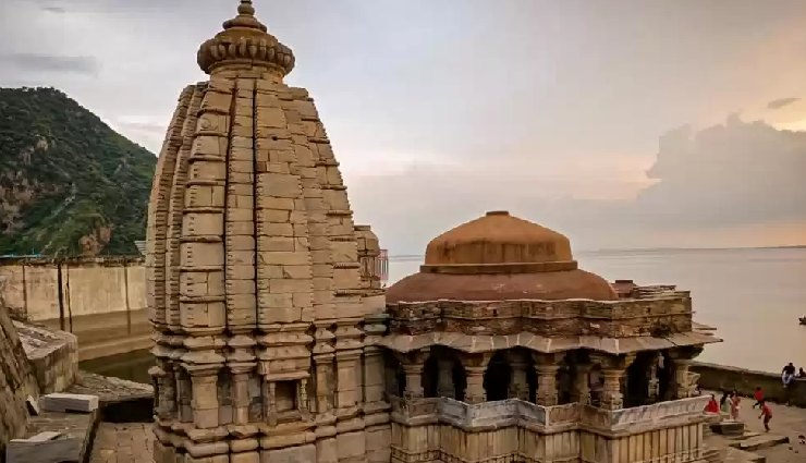 places to explore in rajasthan,must-visit places in rajasthan,jaipur attractions,pushkar spiritual sites,jodhpur blue city,bikaner camel festival,jaisalmer desert festival,ranthambore wildlife,nagaur festival,pali desert safaris,udaipur lakes,kumbhalgarh fort,barmer folk music,mandawa havelis,tonk mughal architecture,bundi attractions,mount abu hill station