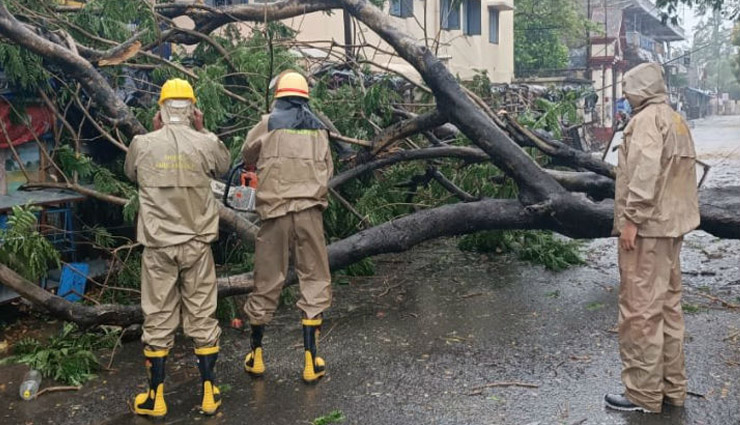 200 km की रफ्तार से बढ़ रहा सुपर साइक्लोन अम्फान तूफान, बंगाल-ओडिशा में 14 लाख लोगों को किया शिफ्ट 