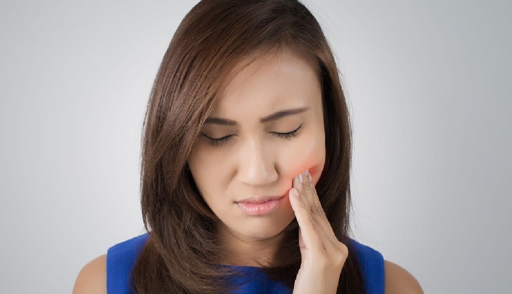 signs of sugar addiction,eating too much sugar symptoms,sugar side effects,how to quit sugar,sugar health risks,sugar detox tips,sugar consumption warning signs,effects of sugar on body,sugar addiction help