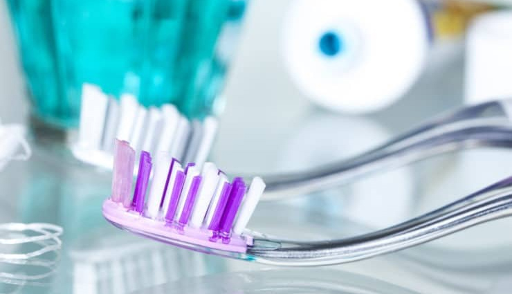 oral health essentials,best toothbrush for oral care,right toothpaste,dental floss,dentist-recommended mouthwash,tongue cleaner benefits,oral hygiene products,maintain oral health,plaque prevention,gum care tips