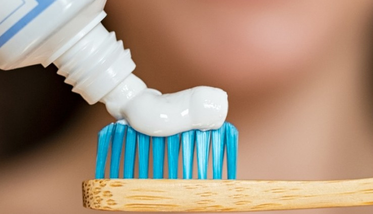 diy hair dye stain removal,remove hair dye from skin,hair dye stain remedies,coconut oil for dye stains,baking soda dish soap stain removal,toothpaste hair dye stain,rubbing alcohol dye stain,makeup remover for dye,lemon juice baking soda dye stain,vinegar baking soda stain removal