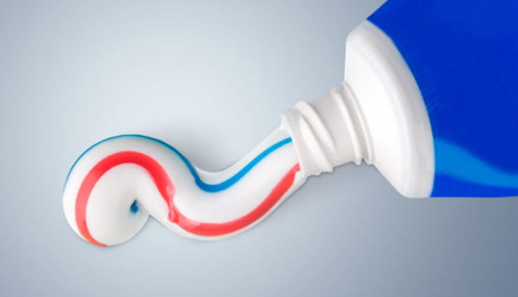 household uses of toothpaste,toothpaste uses,household tips,cleaning with toothpaste,home decor tips ,हाउसहोल्ड टिप्स, होम डेकोर टिप्स, टूथपेस्ट है बड़े काम की चीज