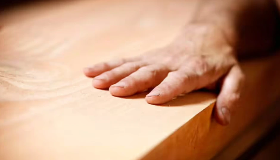 बुरी नजर से बचने के लिए क्या आप भी कहते हैं 'टच वुड'? जानिए इसका प्राचीन सभ्यताओं से जुड़ा रहस्य