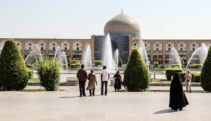 9 Things Tourists Should Never Do in Iran