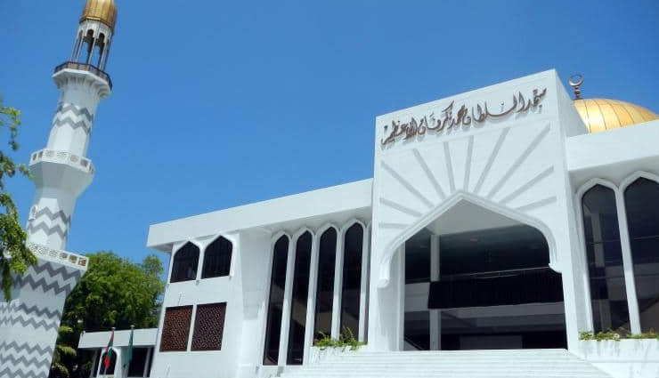 tourist spots of maldives,famous places of maldives,maldives,manta point,alimatha island,bluetribe moofushi,utheemu ganduvaru,hukuru miskiiy