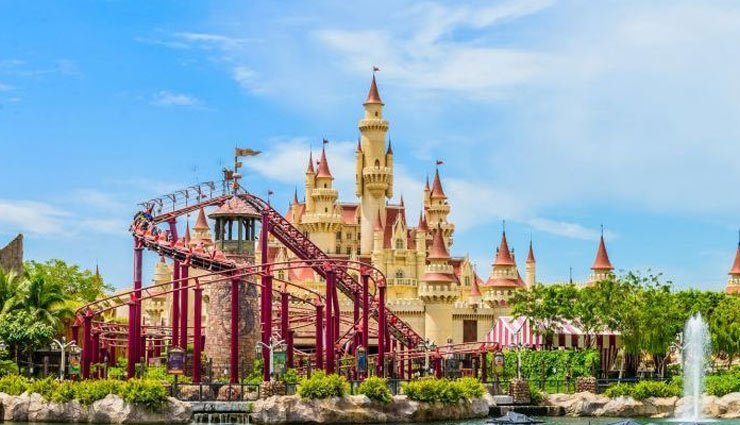 tourist spots of maldives,famous places of maldives,maldives,manta point,alimatha island,bluetribe moofushi,utheemu ganduvaru,hukuru miskiiy