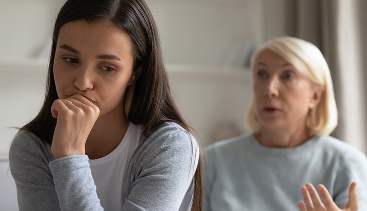 toxic family members signs,dealing with toxic family members,coping with toxic relatives,setting boundaries with family,emotional abuse in family,toxic family dynamics,family conflict resolution,handling toxic family relationships,detoxifying family relationships,family toxicity signs