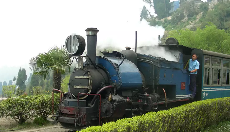 darjeeling activities,things to do in darjeeling,darjeeling attractions,darjeeling sightseeing,darjeeling experiences,explore darjeeling,top activities darjeeling,must-do in darjeeling,darjeeling adventure activities,darjeeling tourist spots,darjeeling outdoor adventures,darjeeling local attractions,darjeeling cultural experiences,darjeeling day trips,unique experiences in darjeeling,darjeeling nature activities,darjeeling mountain views,darjeeling heritage tours,darjeeling adventure sports,darjeeling hill station activities