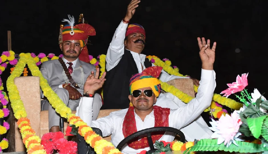 कुचामन सिटी में अनोखी बारात, 101 ट्रैक्टरों पर सवार बाराती, देखने उमड़े लोग