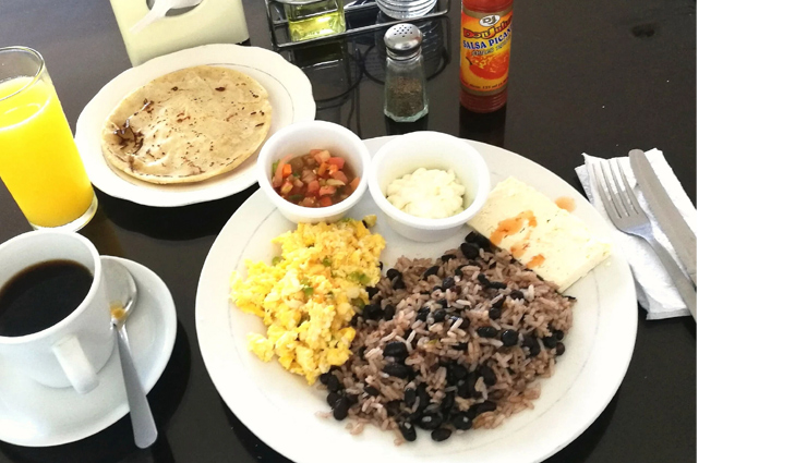 traditional dishes in nicaragua,gallo pinto,desayuno nica,nacatamales,quesillo,indio viejo,nicaragua